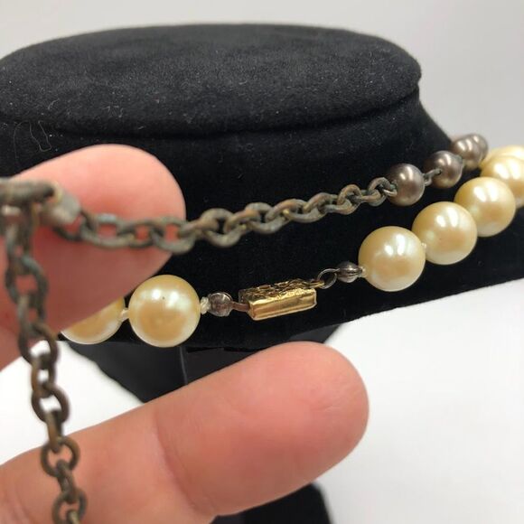 Vintage MCM Lot of 2 Faux Pearl Necklaces Pearl White and Grayish/Beige Japan - Picture 6 of 10